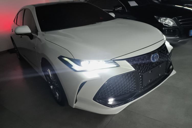 Used Toyota Avalon 2022 Dual-Engine 2.5L XLE Premium Edition Front Right 45 Deg