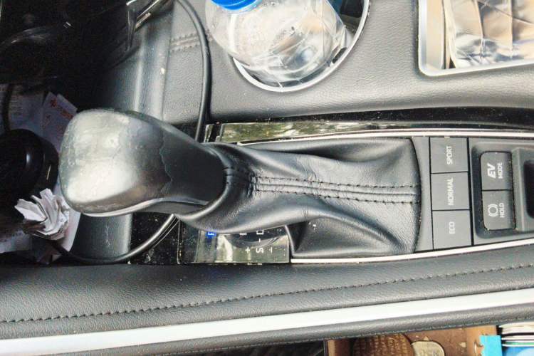 Used Toyota Avalon 2022 Dual-Engine 2.5L XLE Premium Edition Gear Lever