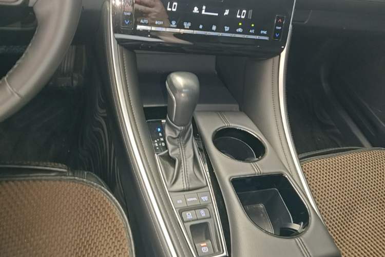 Used Toyota Avalon 2022 2.5L Luxury Edition Gear Lever