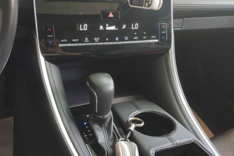 Used Toyota Avalon 2022 2.0L Luxury Edition Gear Lever