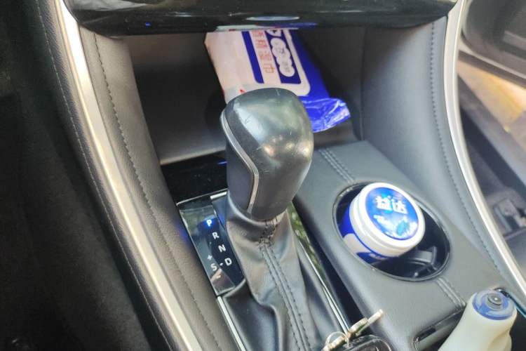 Used Toyota Avalon 2022 Dual-Engine 2.5L Luxury Edition Gear Lever