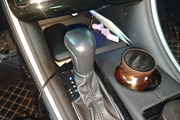 Used Toyota Avalon 2022 Dual-Engine 2.5L Luxury Edition Gear Lever
