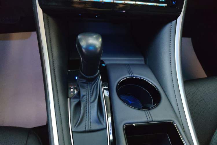 Used Toyota Avalon 2022 2.0L Luxury Edition Gear Lever