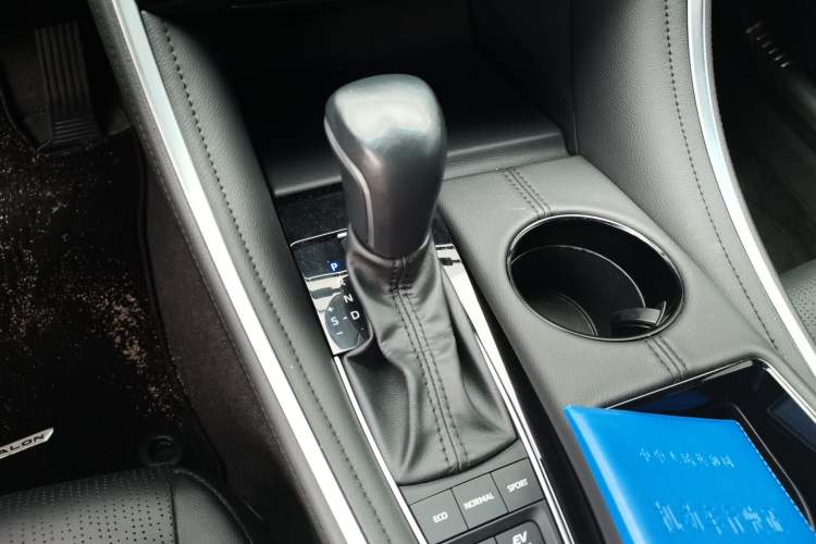 Used Toyota Avalon 2022 Dual-Engine 2.5L Luxury Edition Gear Lever