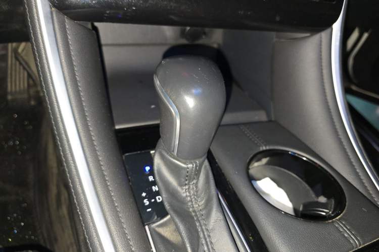 Used Toyota Avalon 2022 2.5L Luxury Edition Gear Lever