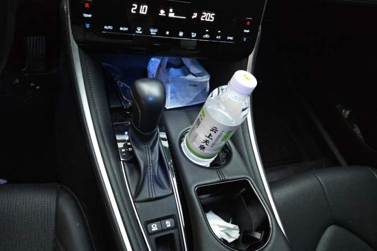 Used Toyota Avalon 2022 2.0L XLE Premium Edition Gear Lever