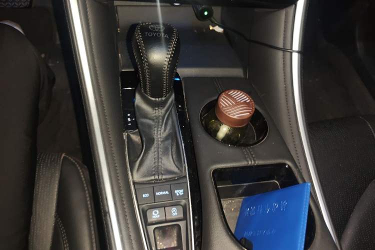 Used Toyota Avalon 2022 2.5L Luxury Edition Gear Lever