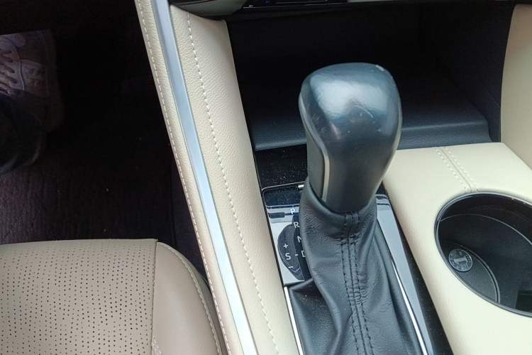 Used Toyota Avalon 2022 Dual-Engine 2.5L Luxury Edition Gear Lever