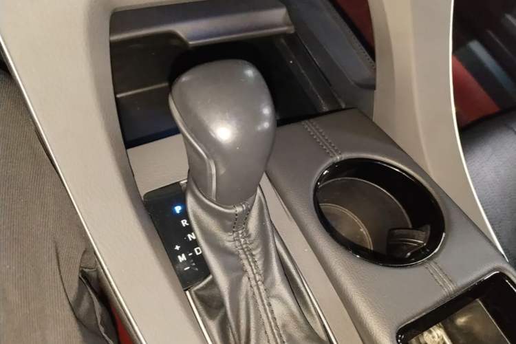 Used Toyota Avalon 2022 2.0L Luxury Edition Gear Lever