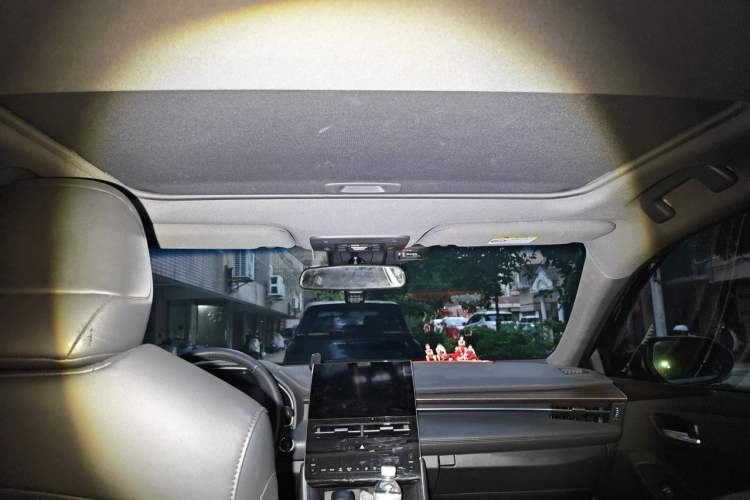 Used Toyota Avalon 2022 2.0L XLE Premium Edition Headliner