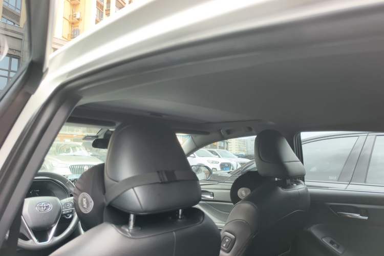 Used Toyota Avalon 2022 2.0L XLE Premium Edition Headliner