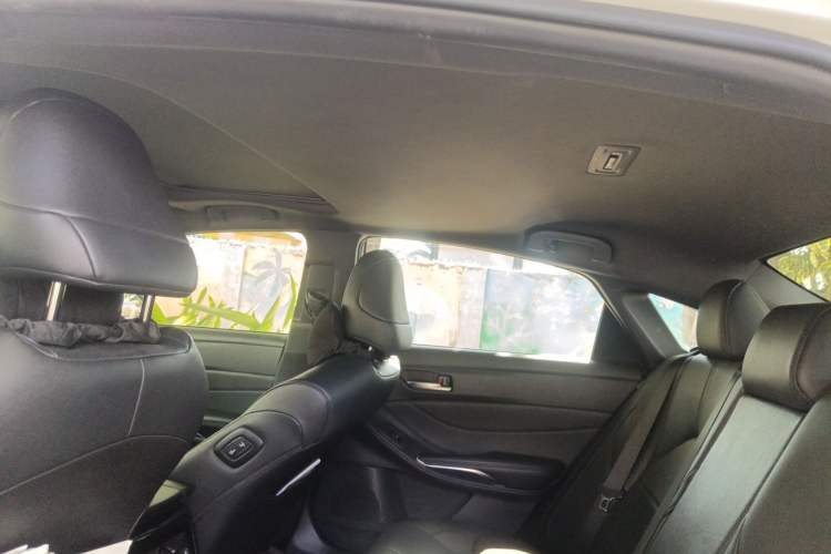 Used Toyota Avalon 2022 2.0L XLE Premium Edition Headliner