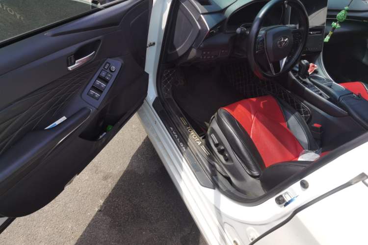Used Toyota Avalon 2022 Dual-Engine 2.5L XLE Premium Edition Interior 3