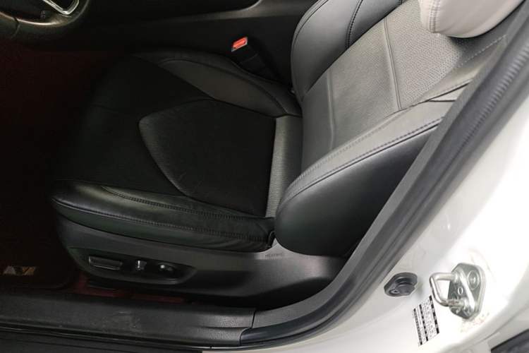 Used Toyota Avalon 2022 Dual-Engine 2.5L Luxury Edition Left Front Seat