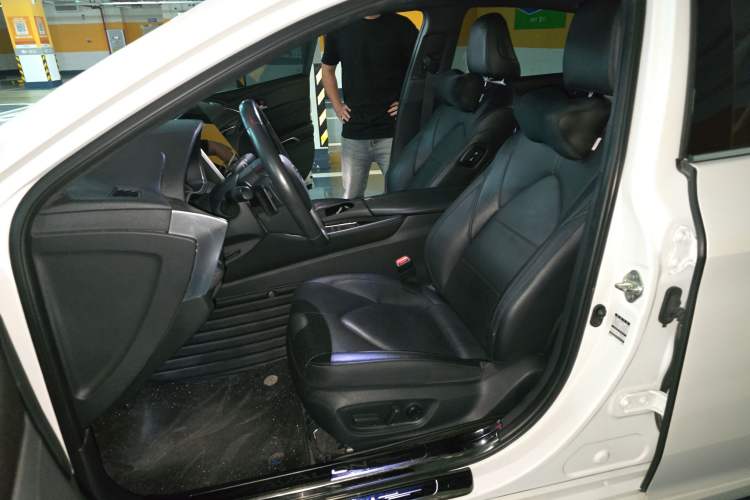 Used Toyota Avalon 2022 2.5L Luxury Edition Left Front Seat