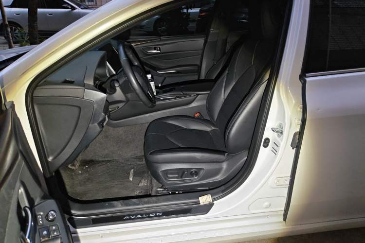 Used Toyota Avalon 2022 2.0L XLE Premium Edition Left Front Seat