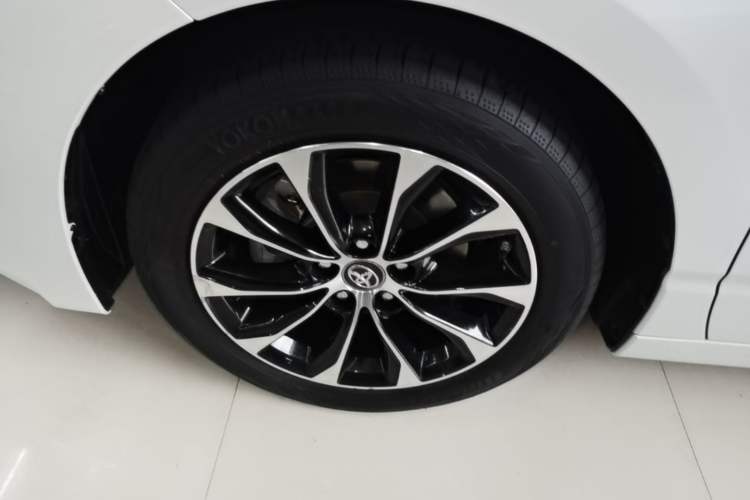 Used Toyota Avalon 2022 2.0L Luxury Edition Left Front Wheel Hub