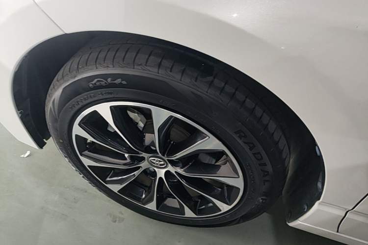 Used Toyota Avalon 2022 2.0L Luxury Edition Left Front Wheel Hub