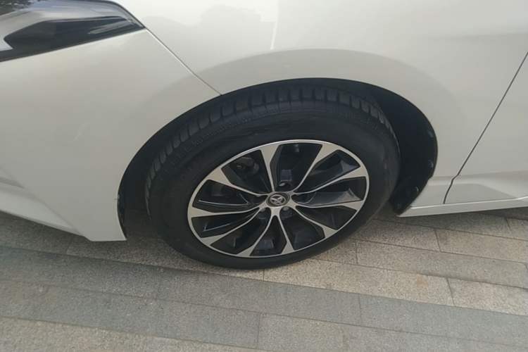 Used Toyota Avalon 2022 2.0L Ambition Edition Left Front Wheel Hub
