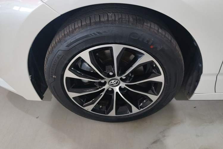 Used Toyota Avalon 2022 2.5L Luxury Edition Left Front Wheel Hub