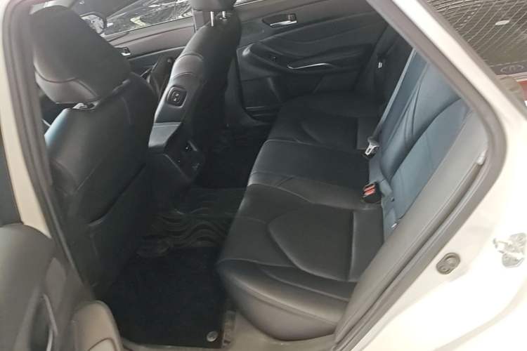Used Toyota Avalon 2022 2.5L Luxury Edition Left Rear Seat