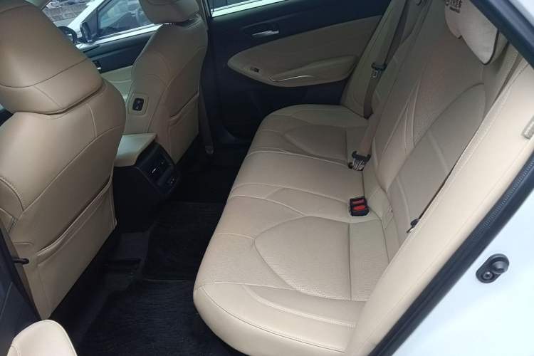 Used Toyota Avalon 2022 Dual-Engine 2.5L Luxury Edition Left Rear Seat