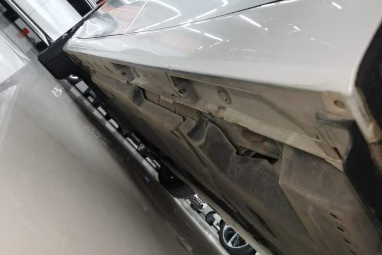 Used Toyota Avalon 2022 2.0L Luxury Edition Left Side Sill