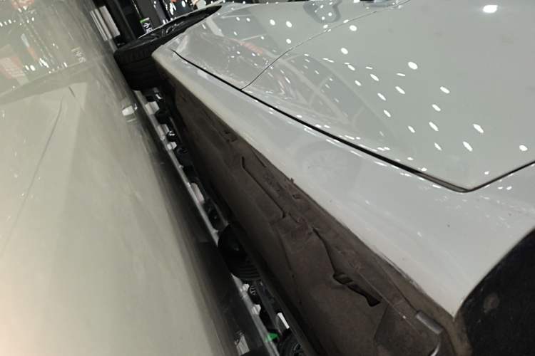 Used Toyota Avalon 2022 2.0L XLE Premium Edition Left Side Sill