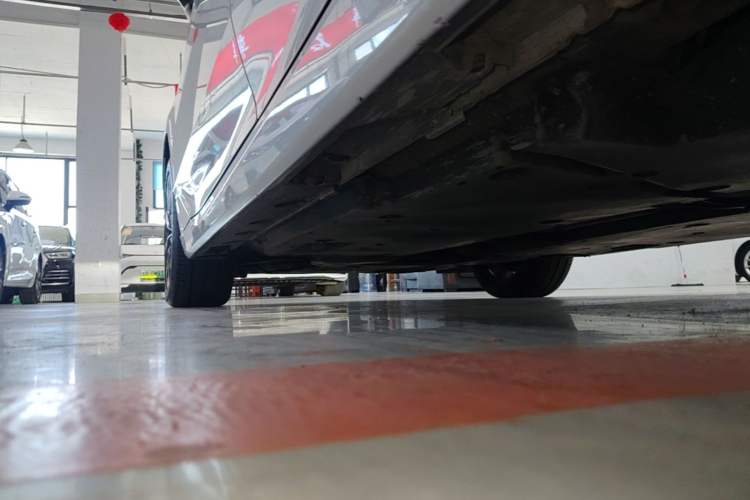 Used Toyota Avalon 2022 2.5L Luxury Edition Left Side Sill