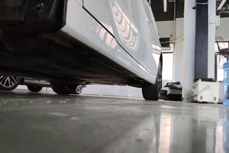 Used Toyota Avalon 2022 Dual-Engine 2.5L Luxury Edition Left Side Sill