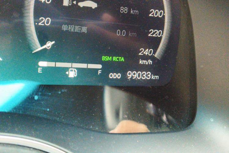 Used Toyota Avalon 2022 Dual-Engine 2.5L XLE Premium Edition Odometer Close Up