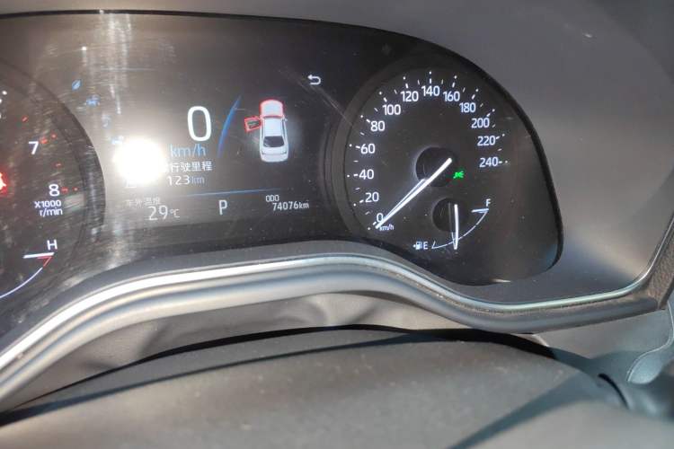 Used Toyota Avalon 2022 2.5L Ambition Edition Odometer Close Up