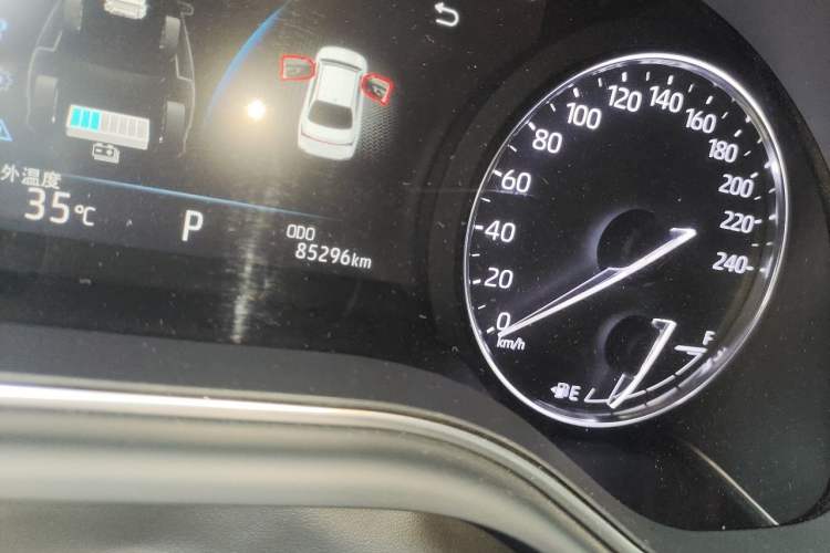 Used Toyota Avalon 2022 Dual-Engine 2.5L Luxury Edition Odometer Close Up