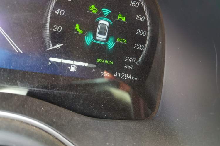 Used Toyota Avalon 2022 Dual-Engine 2.5L XLE Premium Edition Odometer Close Up