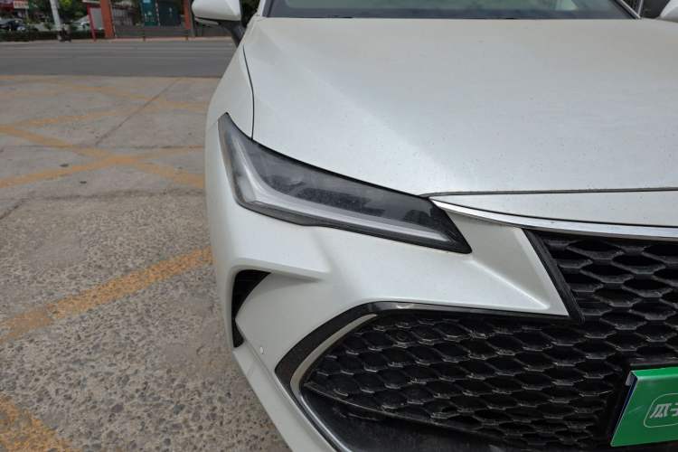 Used Toyota Avalon 2022 2.5L Luxury Edition Right Front Headlight