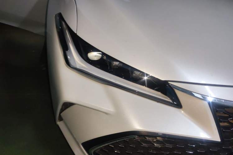 Used Toyota Avalon 2022 2.5L Luxury Edition Right Front Headlight