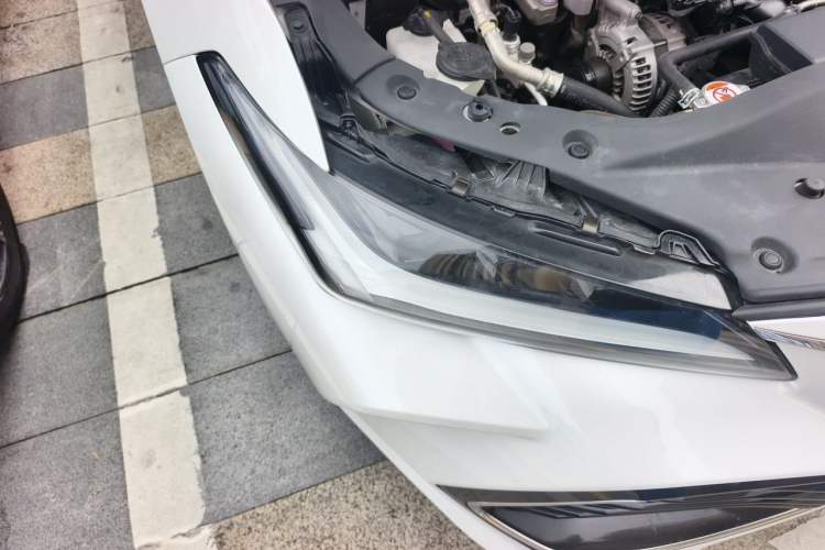 Used Toyota Avalon 2022 2.0L XLE Premium Edition Right Front Headlight