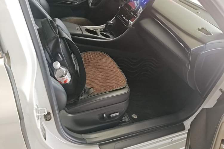 Used Toyota Avalon 2022 2.5L Luxury Edition Right Front Seat