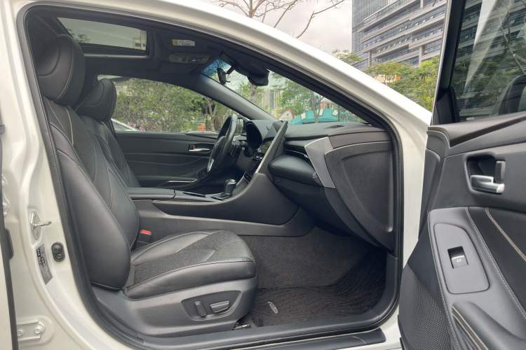 Used Toyota Avalon 2022 2.5L Luxury Edition Right Front Seat
