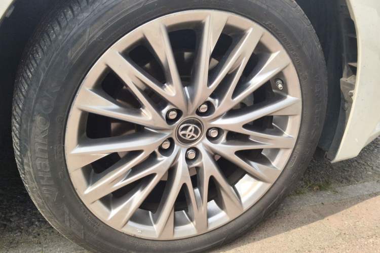 Used Toyota Avalon 2022 Dual-Engine 2.5L XLE Premium Edition Right Front Wheel Hub