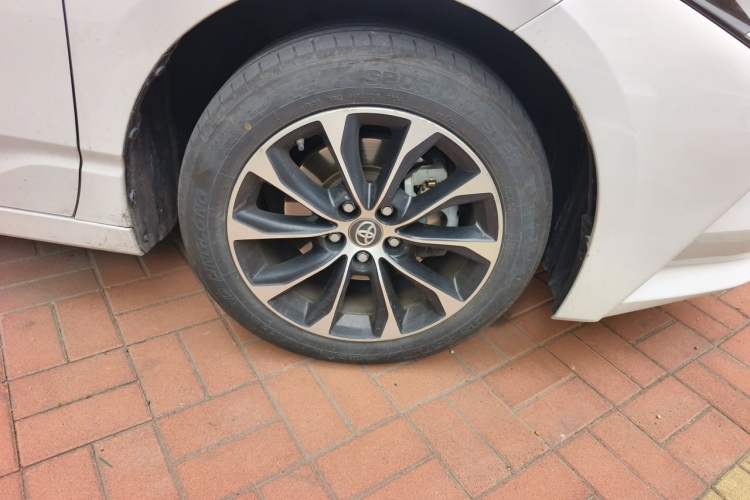 Used Toyota Avalon 2022 2.0L Luxury Edition Right Front Wheel Hub