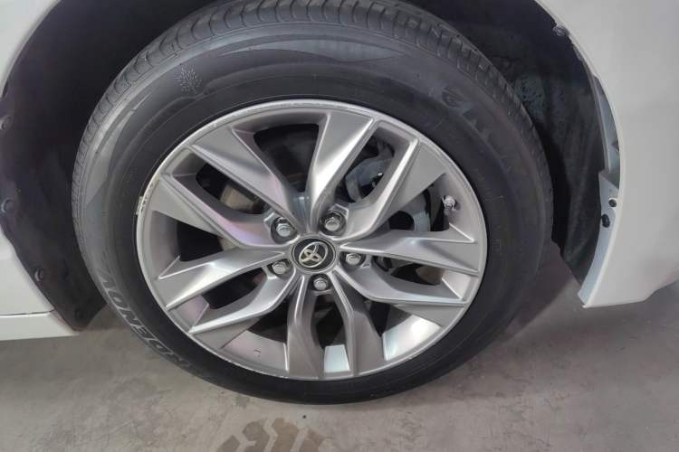 Used Toyota Avalon 2022 2.5L Ambition Edition Right Front Wheel Hub