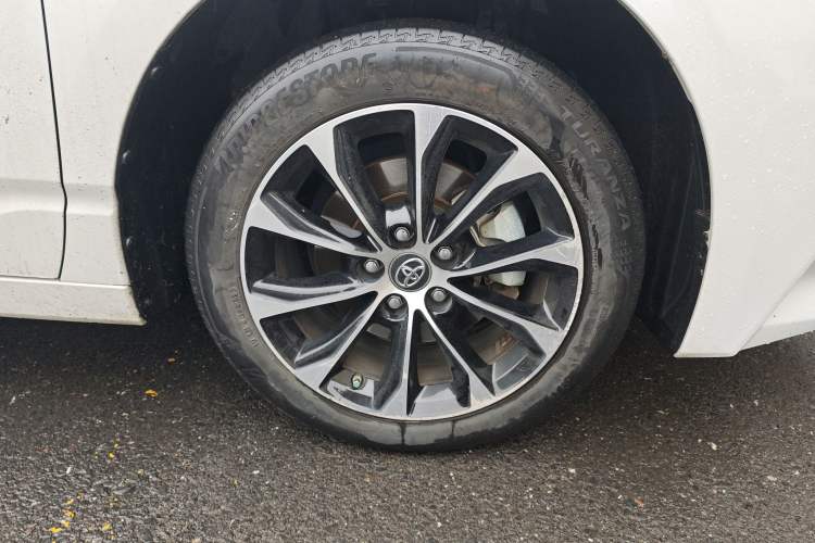 Used Toyota Avalon 2022 2.0L Ambition Edition Right Front Wheel Hub