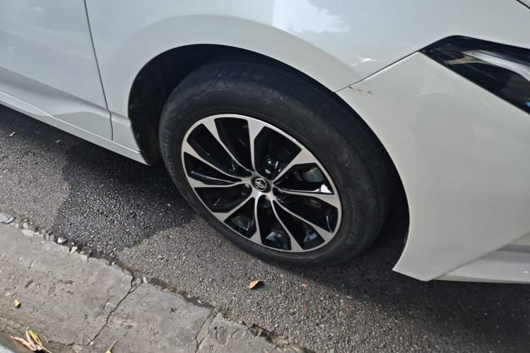 Used Toyota Avalon 2022 Dual-Engine 2.5L Luxury Edition Right Front Wheel Hub