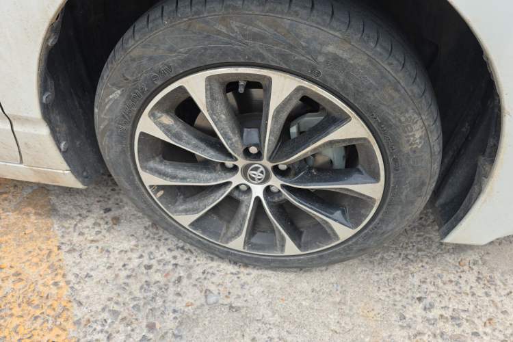Used Toyota Avalon 2022 2.5L Luxury Edition Right Front Wheel Hub