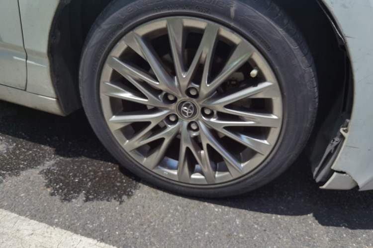 Used Toyota Avalon 2022 Dual-Engine 2.5L XLE Premium Edition Right Front Wheel Hub