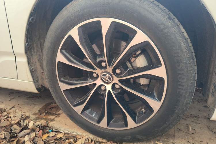 Used Toyota Avalon 2022 2.0L Ambition Edition Right Front Wheel Hub