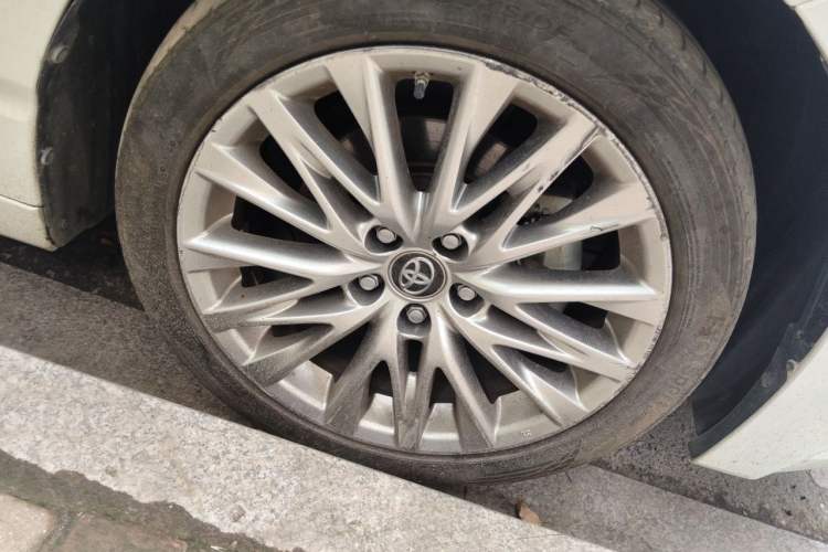 Used Toyota Avalon 2022 Dual-Engine 2.5L Limited Flagship Edition Right Front Wheel Hub