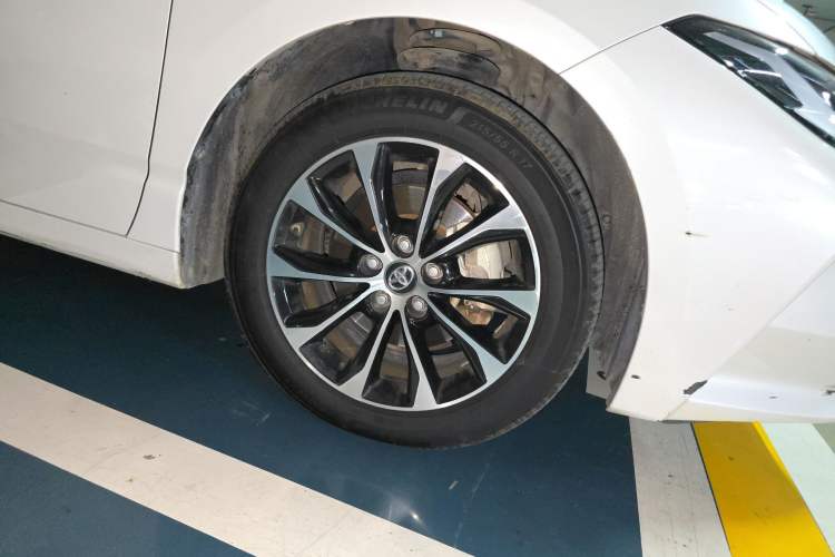 Used Toyota Avalon 2022 2.5L Luxury Edition Right Front Wheel Hub