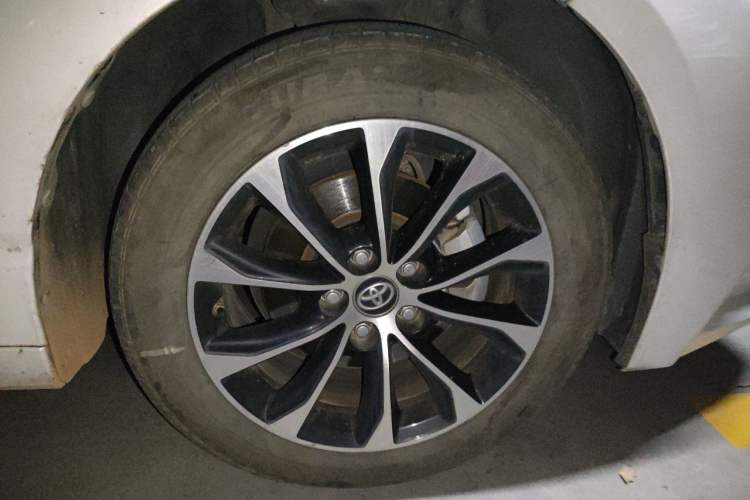 Used Toyota Avalon 2022 2.0L Luxury Edition Right Front Wheel Hub